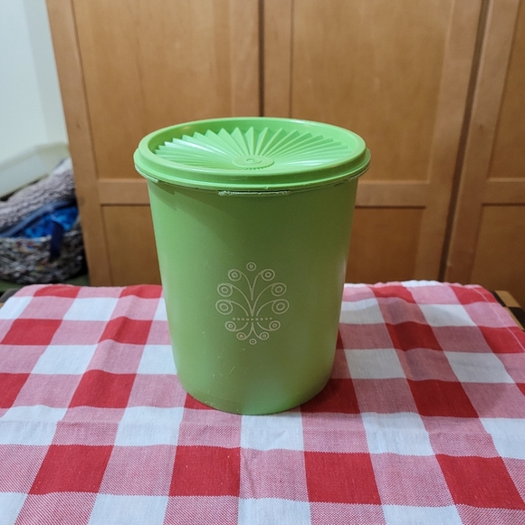 Tupperware Other - B1G1 FREE         TUPPERWARE GREEN 8 CUP CANISTER